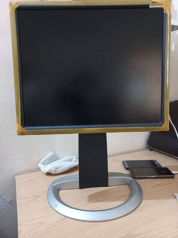 LCD Dell 17 inches screen with hydraulic stand 7