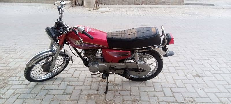 Antique Model 2001 KARAK Engine 1