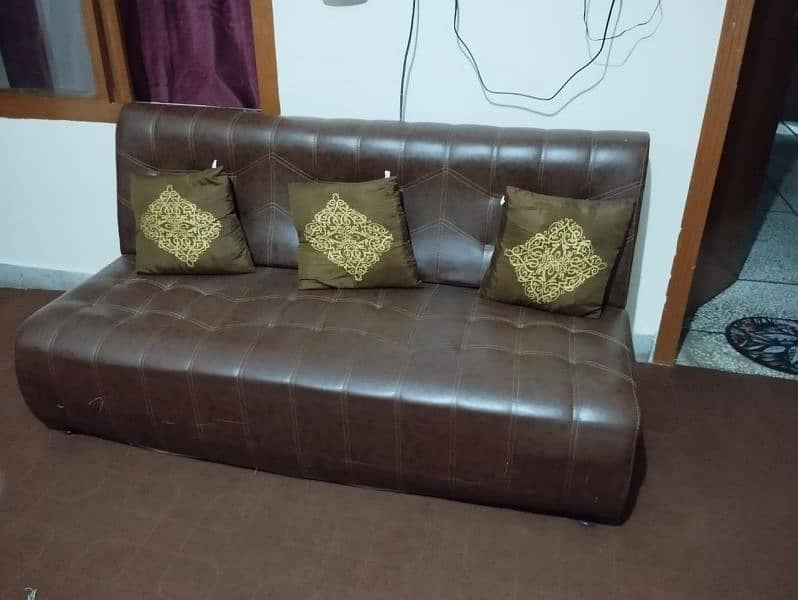 1sofa 5 seater 1+1=2 single beds 0