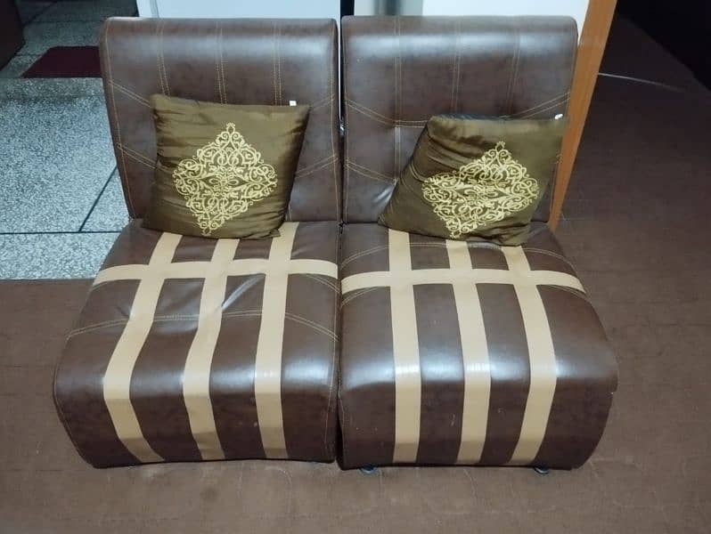 1sofa 5 seater 1+1=2 single beds 1