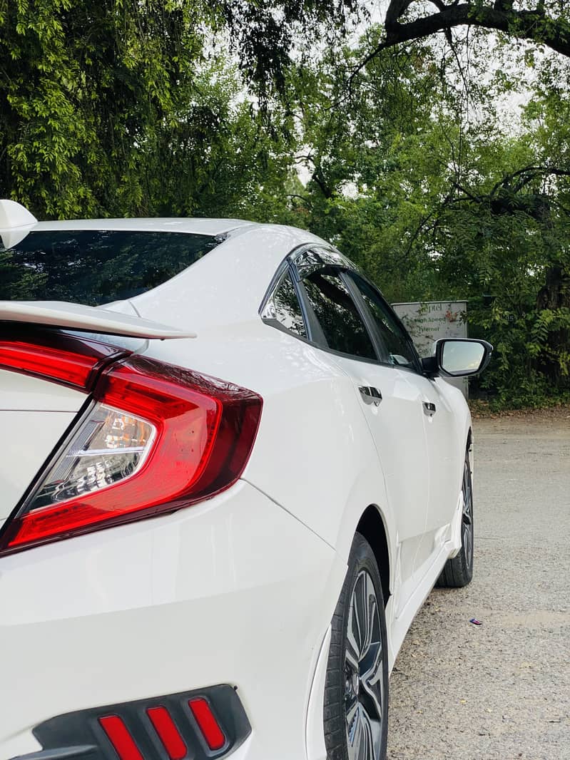 Honda civic 1.5 Rs turbo 9