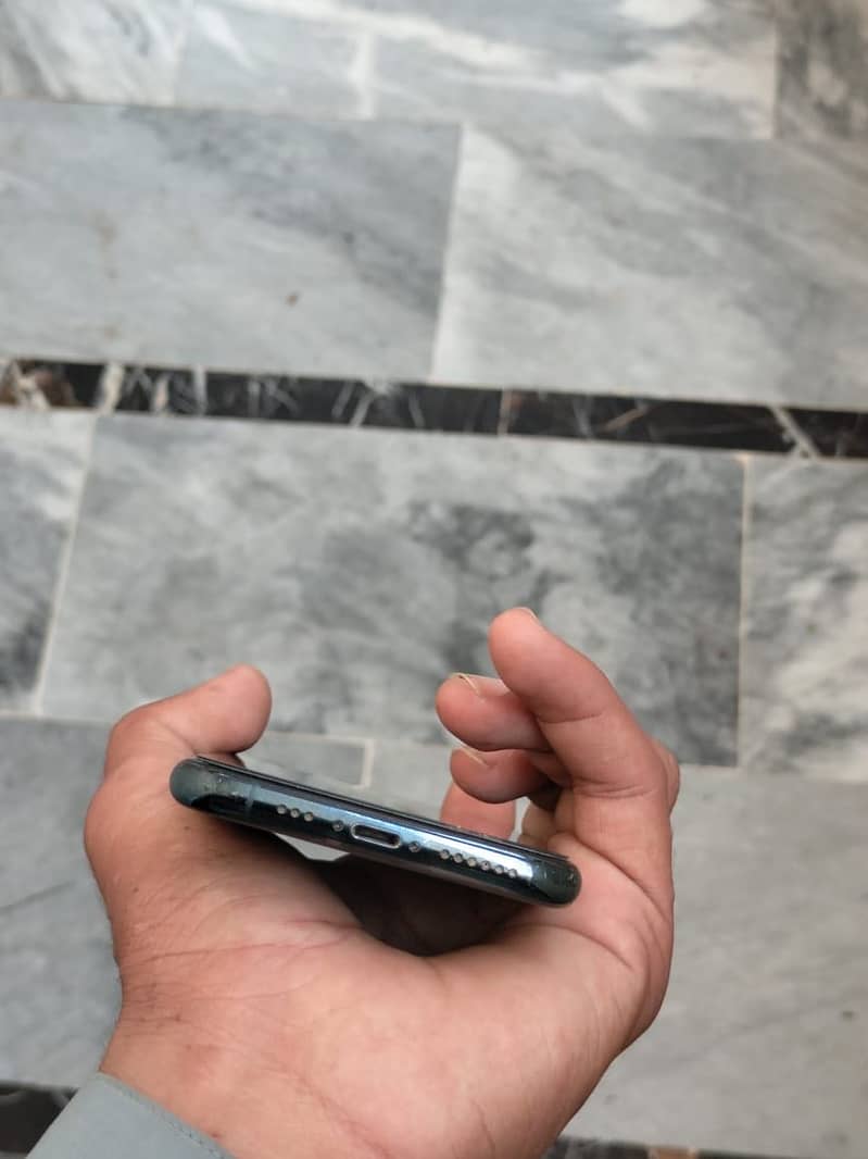 I phone 11 pro 0