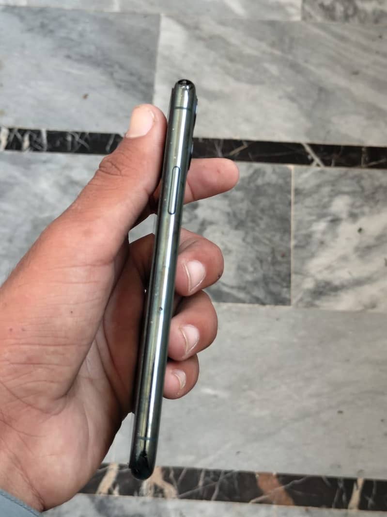 I phone 11 pro 3