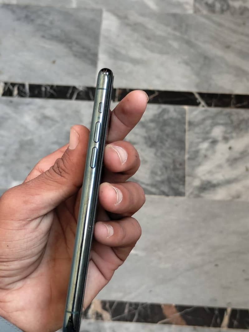 I phone 11 pro 4