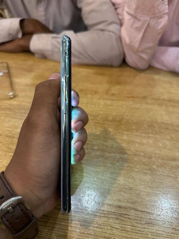 Vivo s1   4+1    128 gb 3