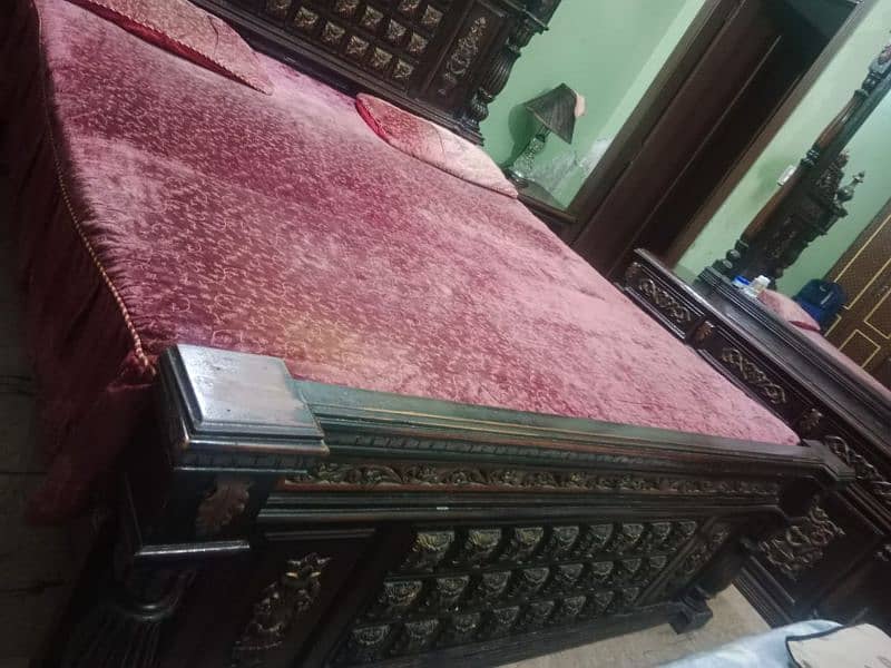 bed set along with side tables and dressing table without matress 3