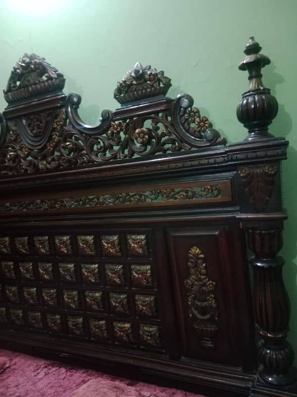 bed set along with side tables and dressing table without matress 5