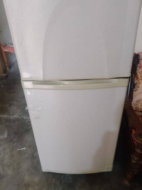 DAWALANCE REFRIGERATOR OLD MODEL 0