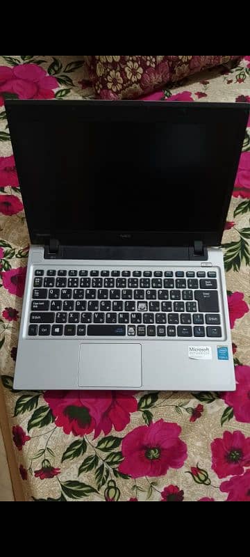 NEC LAPTOP CORE i3 4rth GENERATION. 14inch Screen. battry 2 hours backp 0