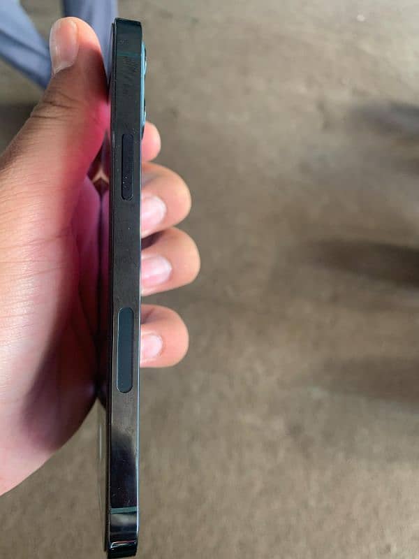 iphone 12 pro J. V lush conditions 10/10 100% battery health 1