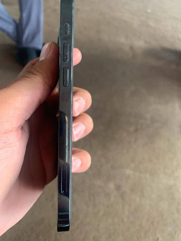 iphone 12 pro J. V lush conditions 10/10 100% battery health 3