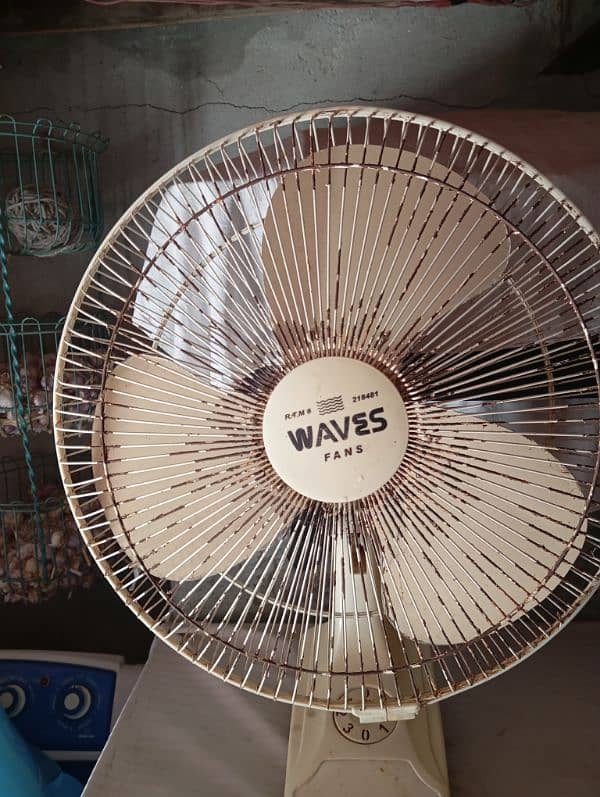 waves bracket fan 0