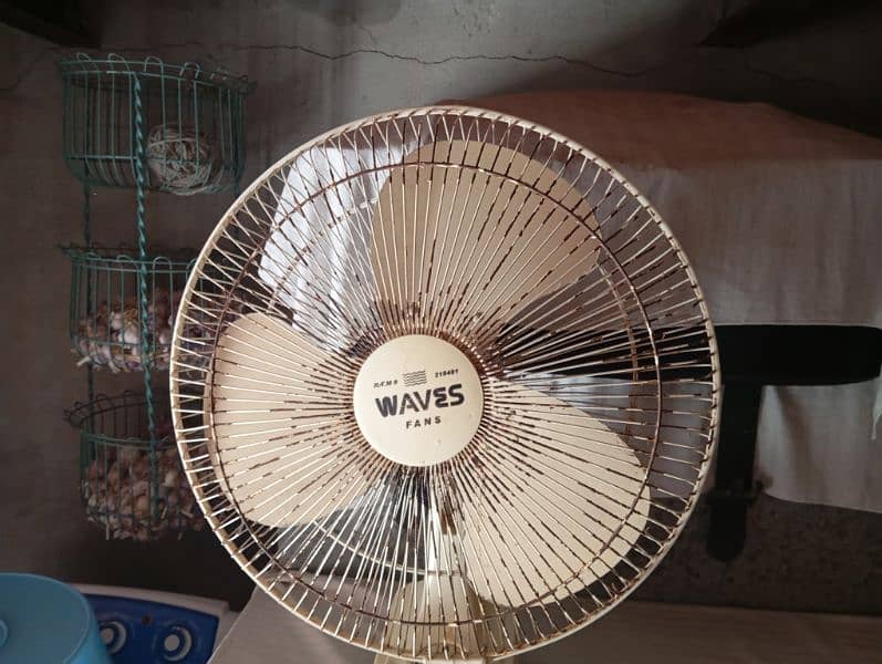 waves bracket fan 1