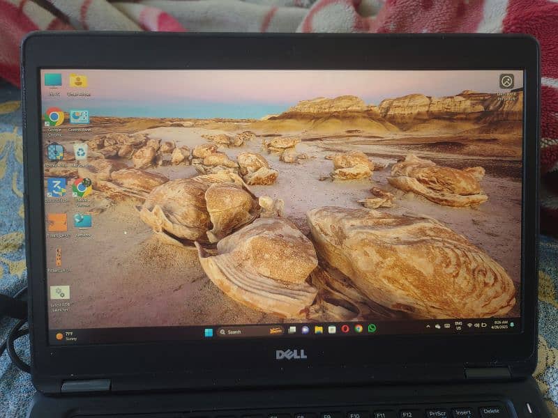Dell Latitude E5450 i5-5300 U 8/128 GB Windows 11 Home 1