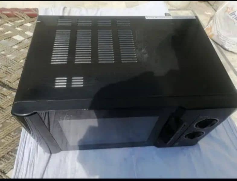 Microwave oven in good condition 1