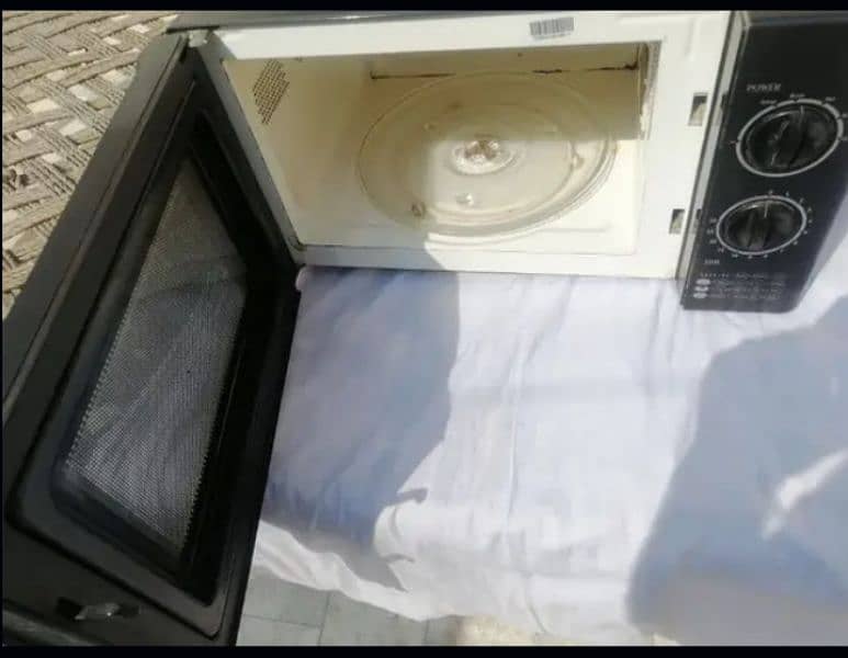 Microwave oven in good condition 4