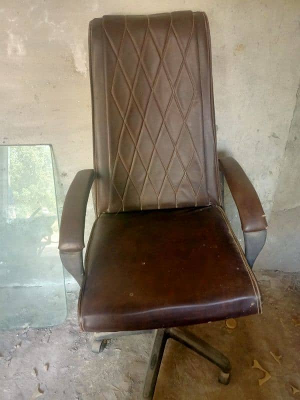 office furniture 1 table 2sofa 1 chair 4