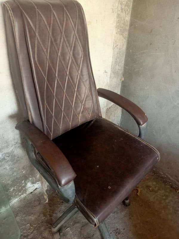 office furniture 1 table 2sofa 1 chair 5