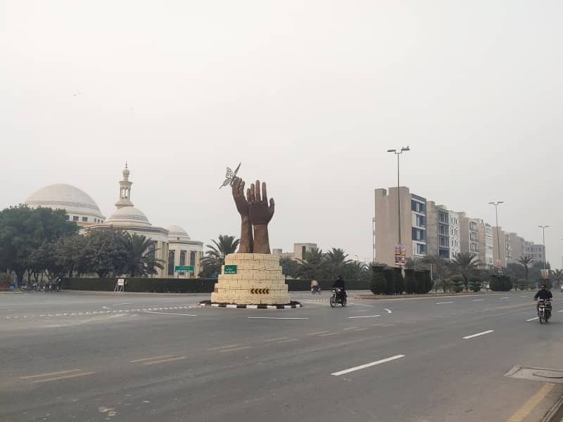 Facing Park Plot For Sale In Bahria Orchard Phase 2 Lahore 0