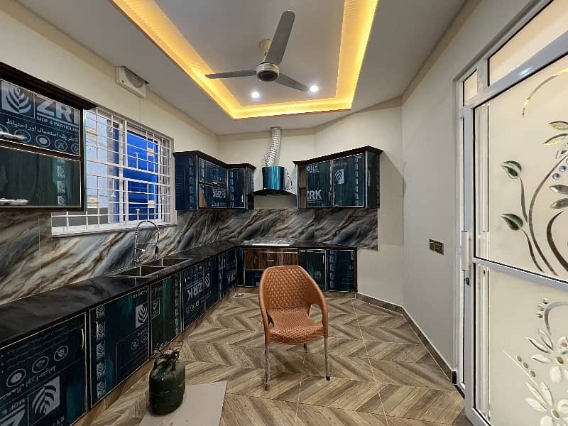 12 Marla Brand New House For Sale At Hot Block G1 Near Doctors Hospital 10