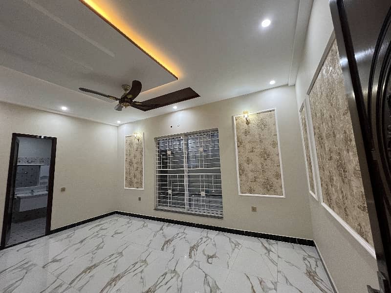 12 Marla Brand New House For Sale At Hot Block G1 Near Doctors Hospital 14