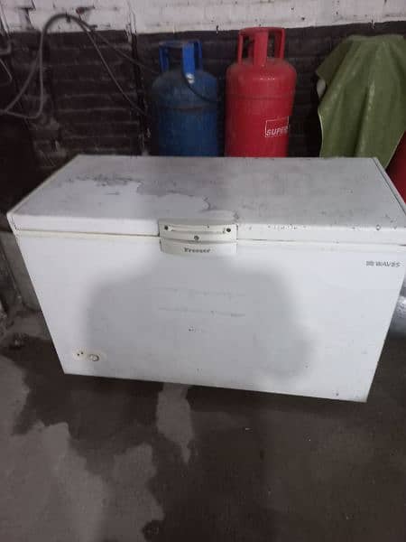 wave freezer 315 model new condition 2