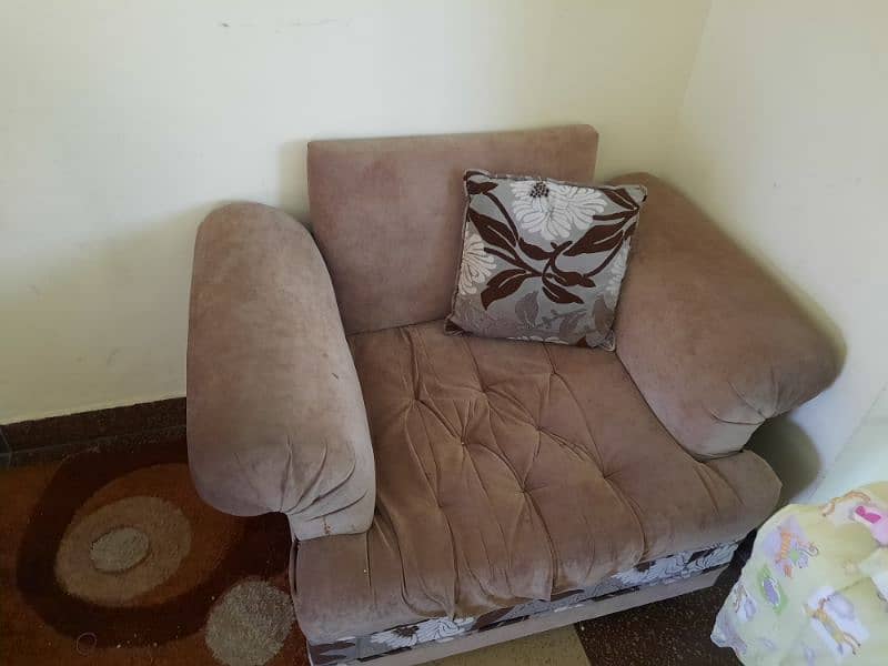 05 Seater Sofa Set is available for Sale 2