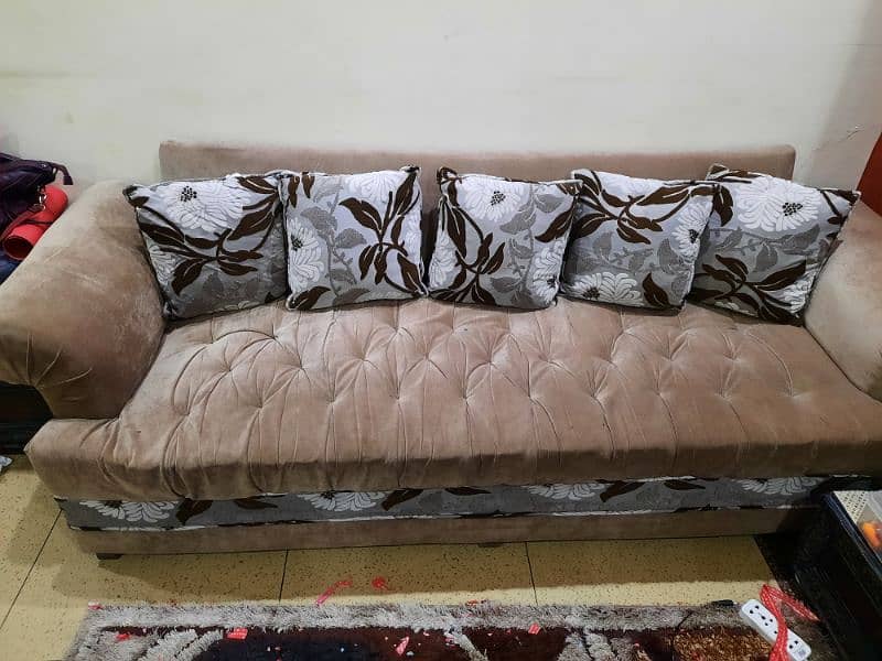 05 Seater Sofa Set is available for Sale 3