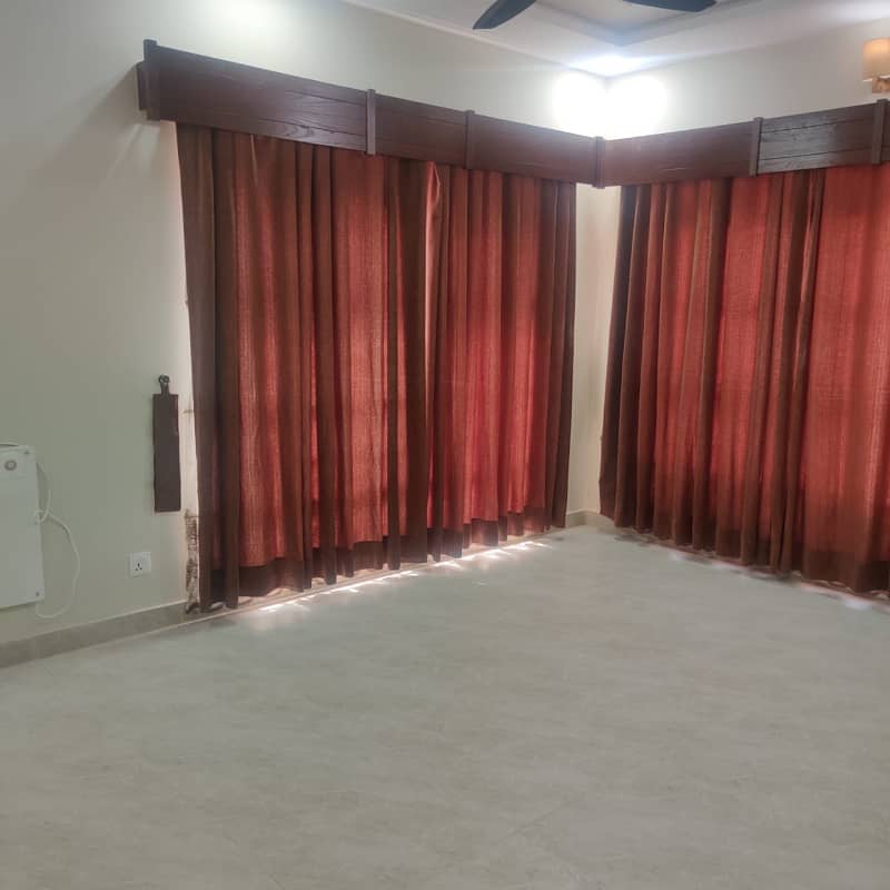 In DHA Phase 1 - Defence Villas 11 Marla House For sale 0