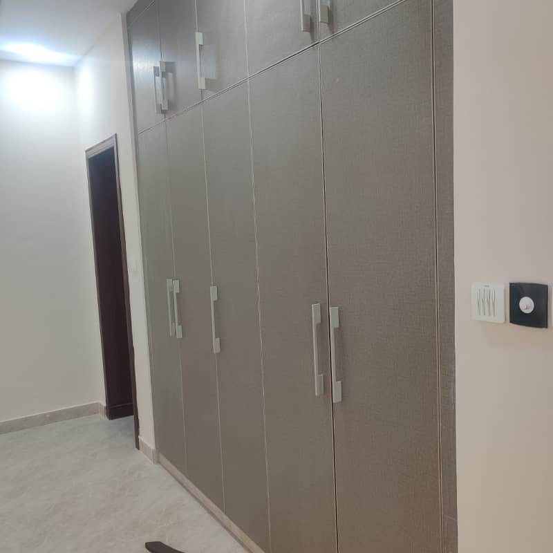 In DHA Phase 1 - Defence Villas 11 Marla House For sale 2