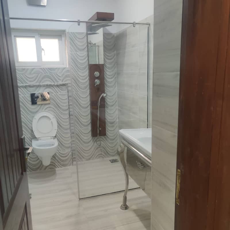 In DHA Phase 1 - Defence Villas 11 Marla House For sale 4