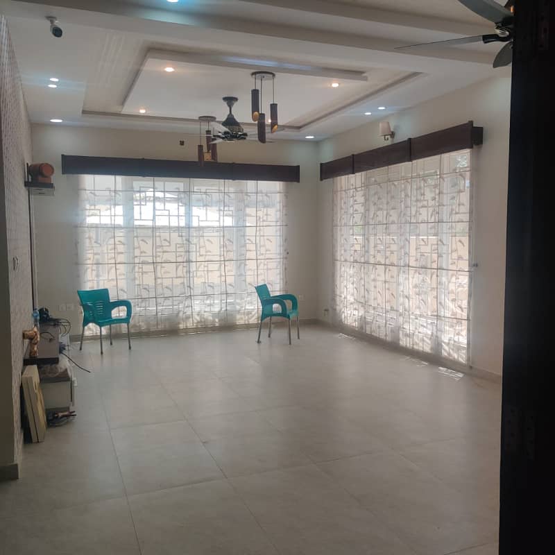 In DHA Phase 1 - Defence Villas 11 Marla House For sale 7
