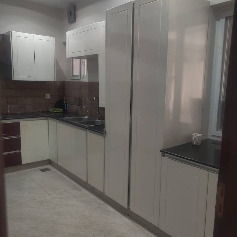 In DHA Phase 1 - Defence Villas 11 Marla House For sale 8
