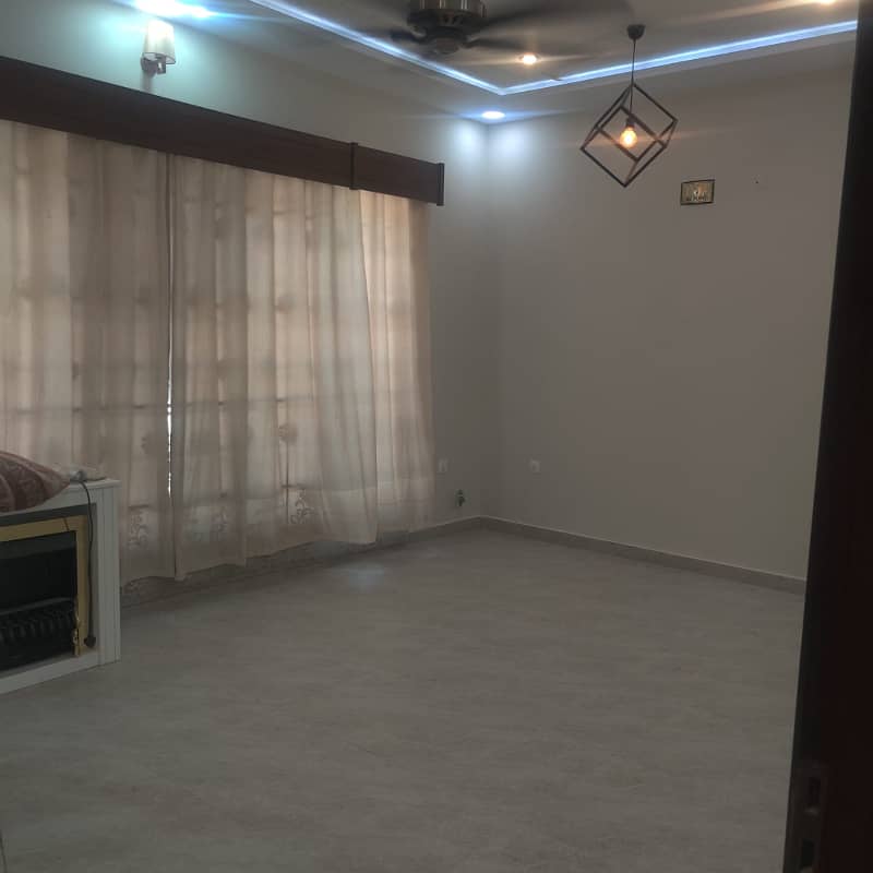 In DHA Phase 1 - Defence Villas 11 Marla House For sale 9