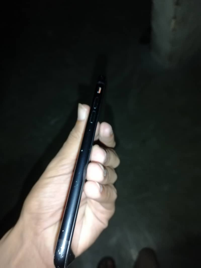 Apple iPhone XR 0