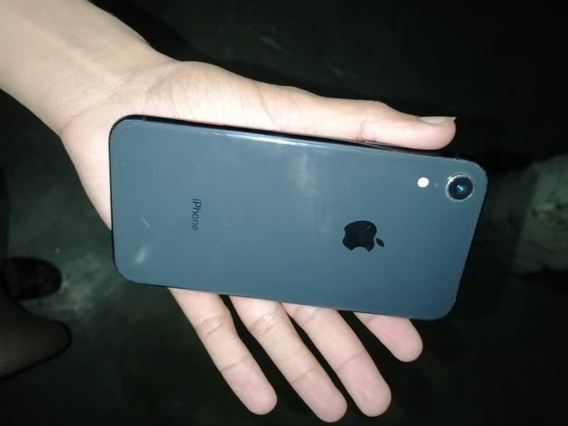 Apple iPhone XR 4