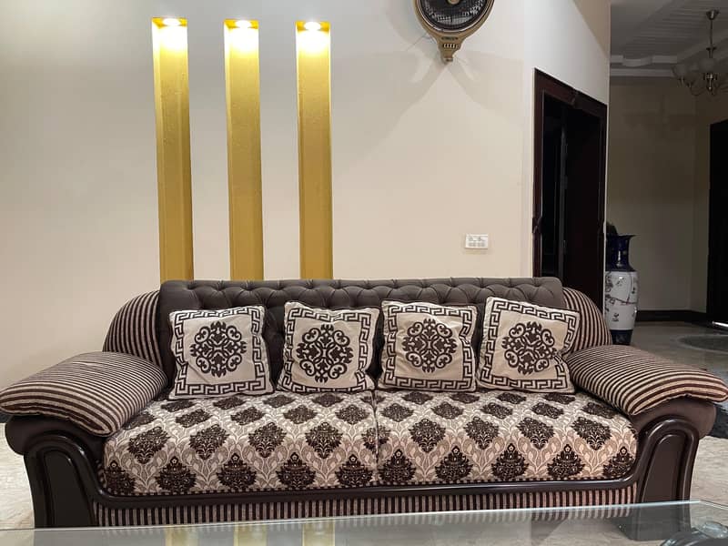 10 seater brown sofa set used for only 1 month with 2 free side tables 0