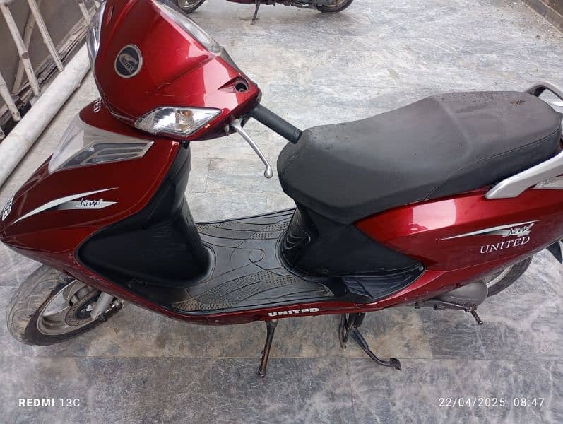 united scooty 100cc 3