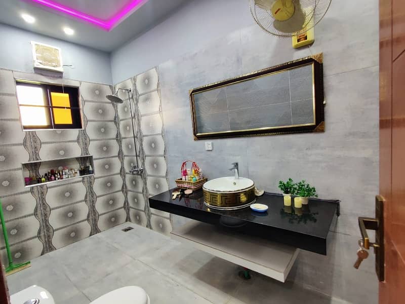 10 Marla Beautiful House At Hot Location 3