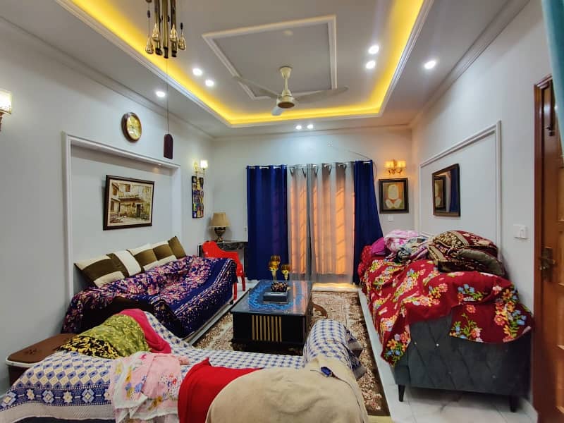 10 Marla Beautiful House At Hot Location 7