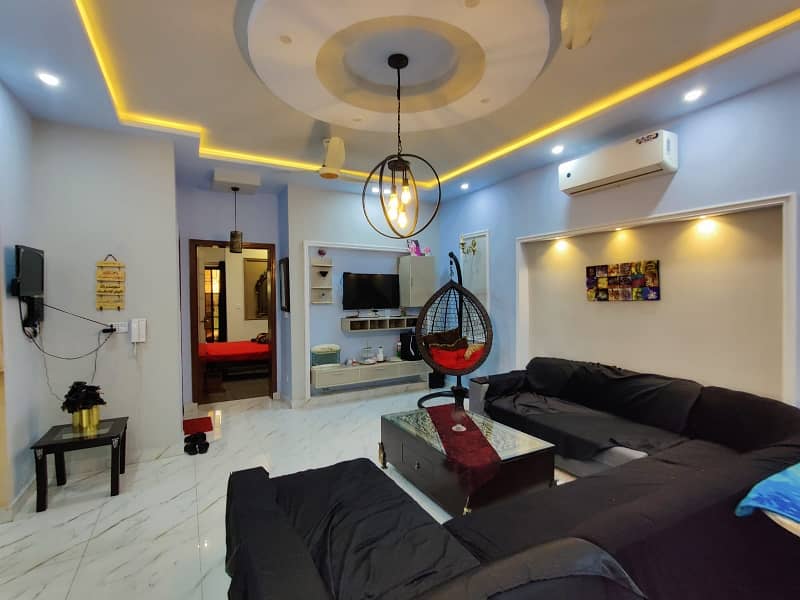 10 Marla Beautiful House At Hot Location 9