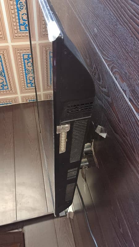 LED 40 inch  Orient company neat clean ha 3