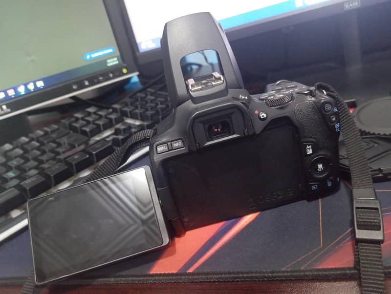 CANON 250D DSLR With Box & Complete Equipement 7