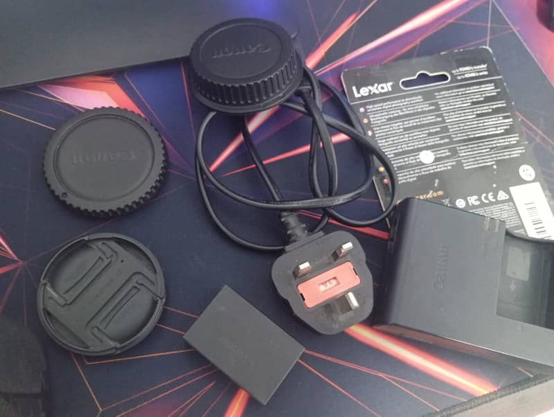 CANON 250D DSLR With Box & Complete Equipement 9