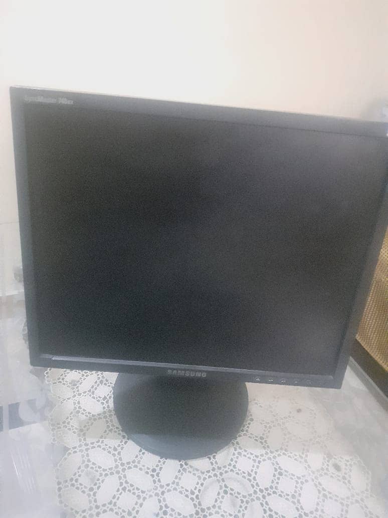 Samsung Used Monitor 17inch ( Screen Problem ) 0