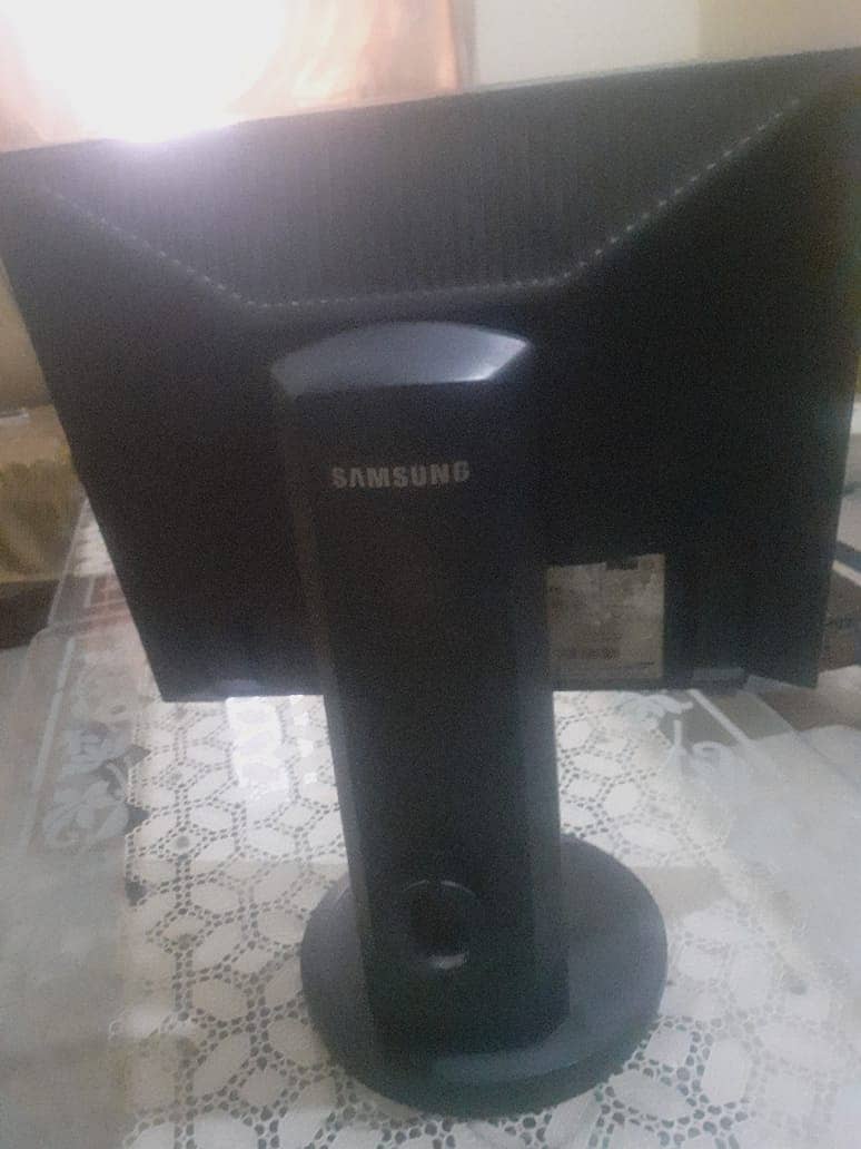 Samsung Used Monitor 17inch ( Screen Problem ) 1