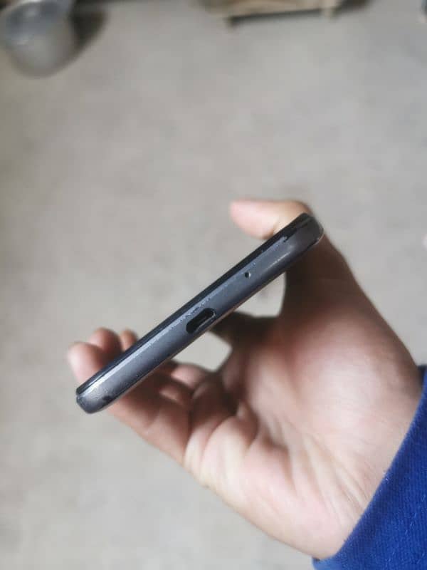 nokia c21 3 32 box sath hai only 1 dot or battery change hone wale hai 2