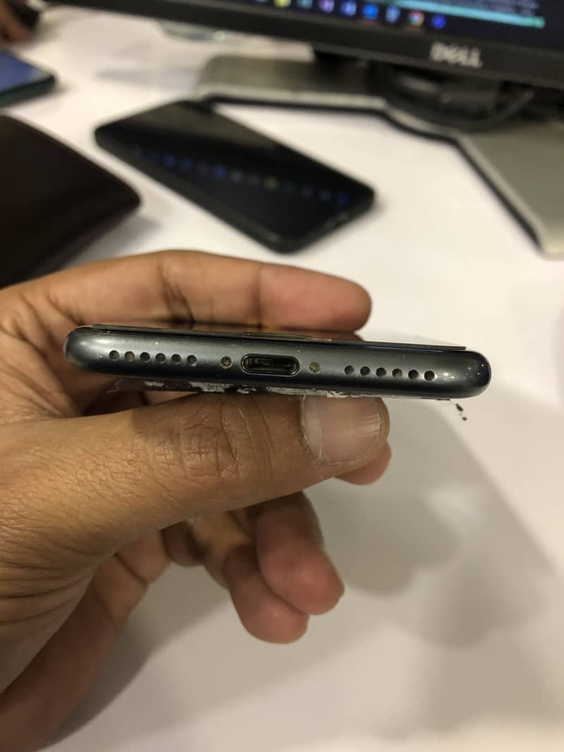 Iphone 8 non PTA 5