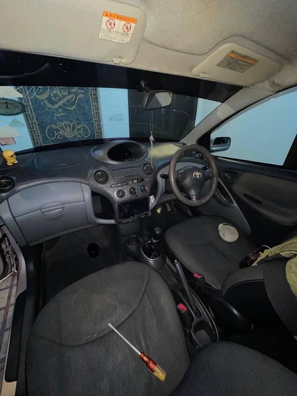 Toyota Vitz 2002 4