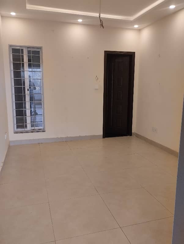 2 Bed Non Furnish Flat With Hot Location With Original Pictures Attached Available In The Heart Of Bahria Town Lahore 3